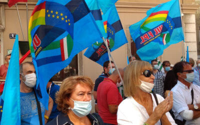 SANITÀ, 500 IN PIAZZA A TRIESTE PER CHIEDERE ASSUNZIONI E SERVIZI PIÙ EFFICIENTI