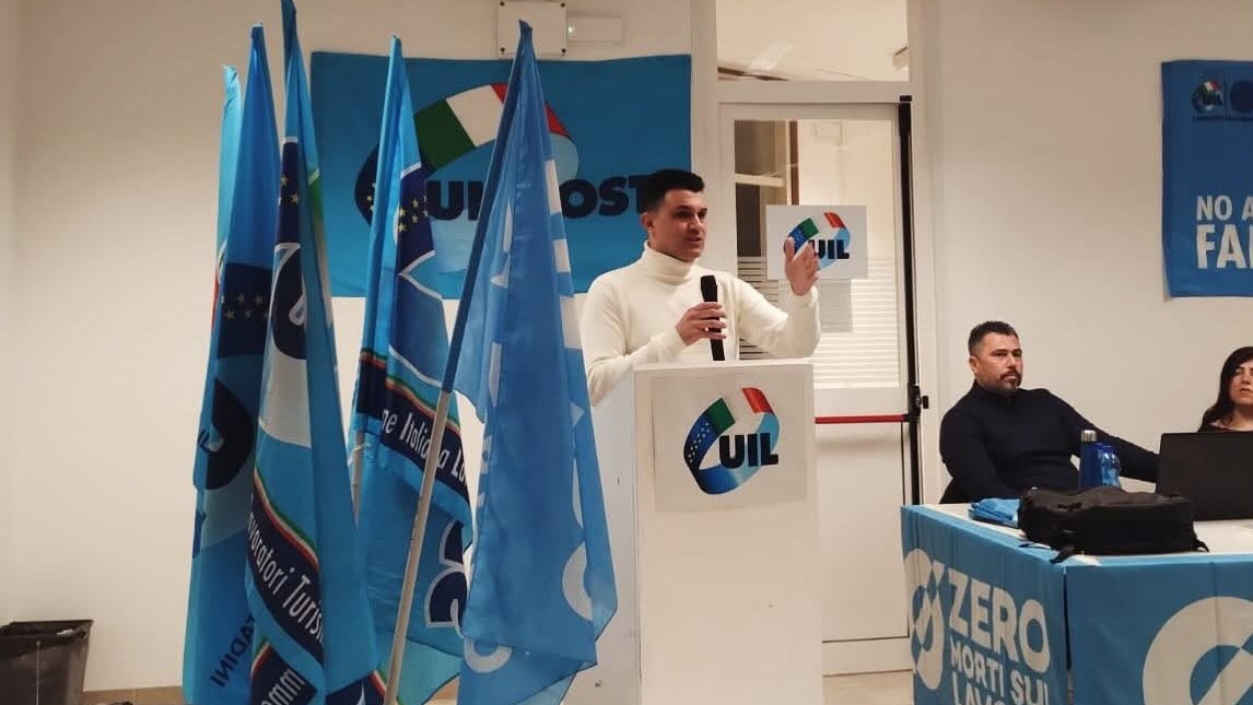 POSTE, A FELETTO UMBERTO LAVORATORI NELLA POLVERE, SENZA ARIA CONDIZIONATA, A RESPIRARE ODORE DI VERNICE